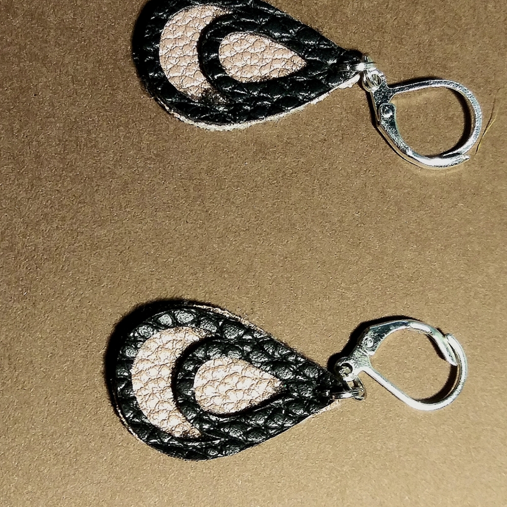 Tear drop faux leather earrings rose gold and black NEW